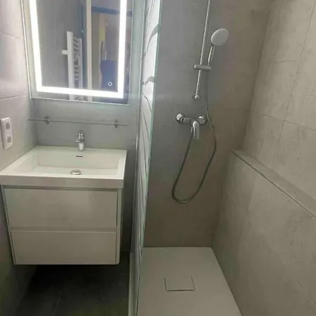 Coquet A Avec Piscine Partagee / 40 M² 칸느