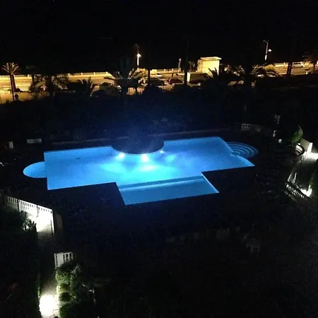 Coquet A Avec Piscine Partagee / 40 M² * Cannes