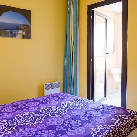 Coquet A Avec Piscine Partagee / 40 M² *